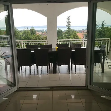 Attila Apartment *